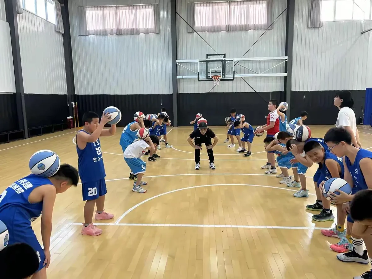 新手球员适合参加什么样的篮球夏令营?
